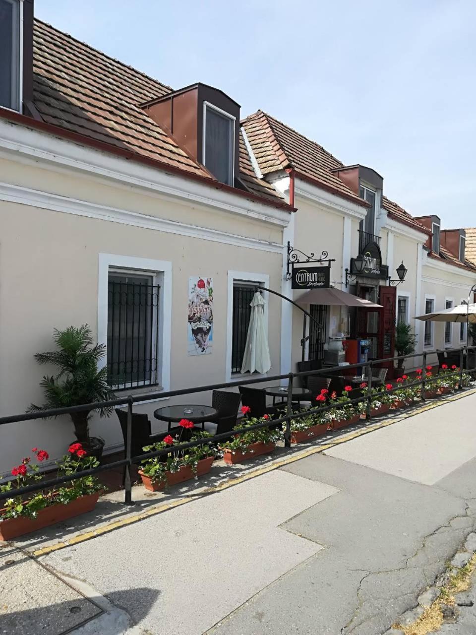 Centrum Panzio Szentendre Eksteriør billede